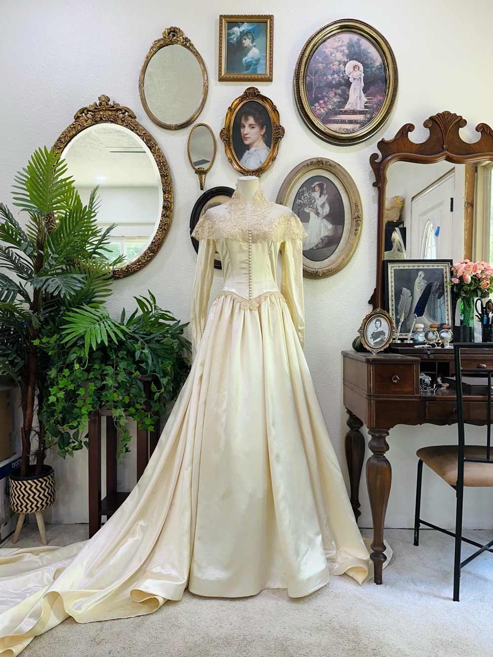 Ivory Vintage-Style 1940s Satin Ball Gown Wedding Dress